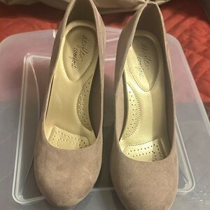 Payless Women's Beige Heels